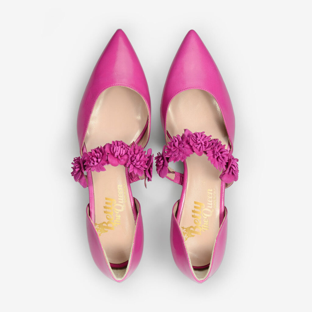 Handcrafted in Italy fuchsia leather flats with flower decoration